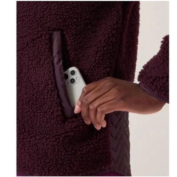 NWT Athleta Cozy Sherpa Snap Sweatshirt in Burgundy - Small - Picture 3 of 8